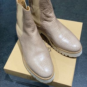 Andre Assous ‘Peggy’ Embossed Chelsea Boot (Beige)